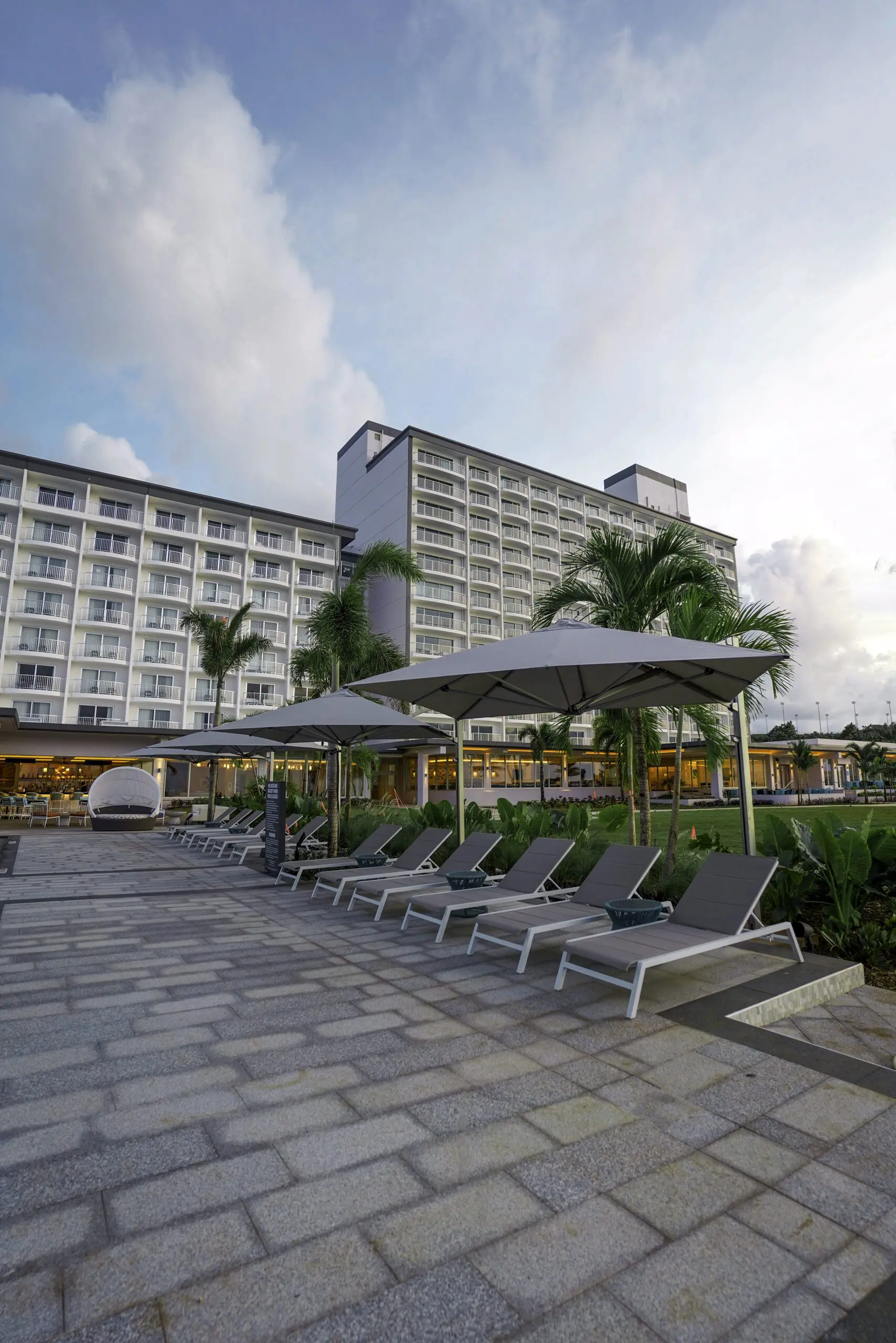 Shadowspec Serenity™ Cantilever Umbrella — Marine-Grade Shade, Engineered in New Zealand - Image 12