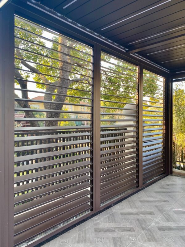 Retractable Aluminium Side Shutters: Transform Your Outdoor Space with Privacy, Protection, and Style - Image 10